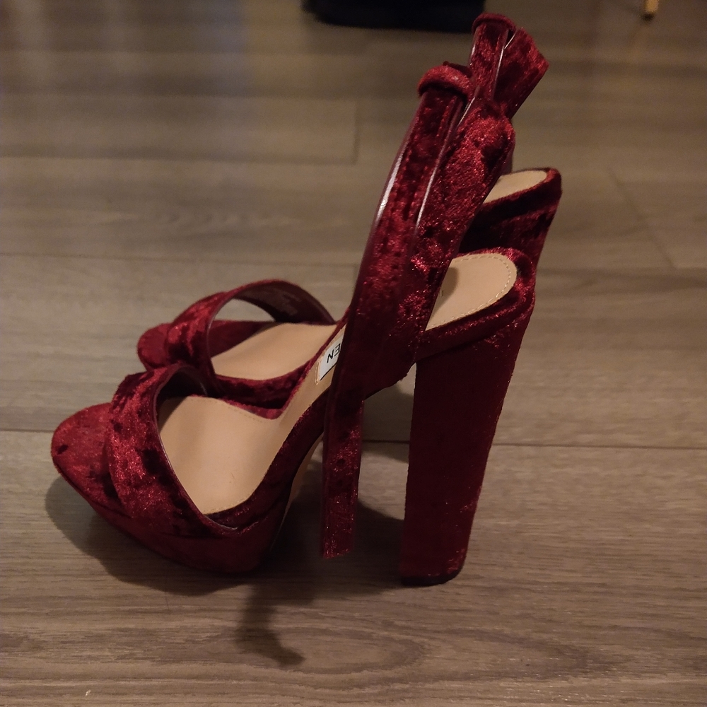 Shoes - Picture 2 of 8